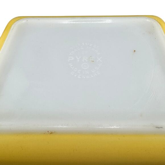Vintage Pyrex Yellow Refrigerator Dish – 1.5 Quart, No Lid - Picture 6 of 6